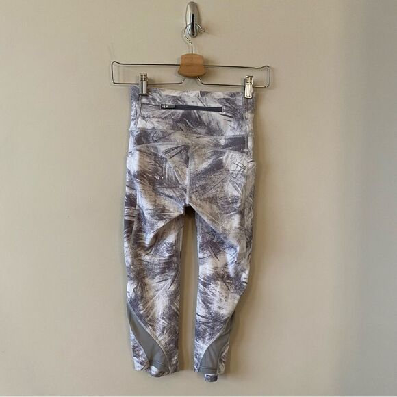 Lululemon Pace Perfect Crop (17") Breeze by White Light Cast / Light Cast - Picture 6 of 16